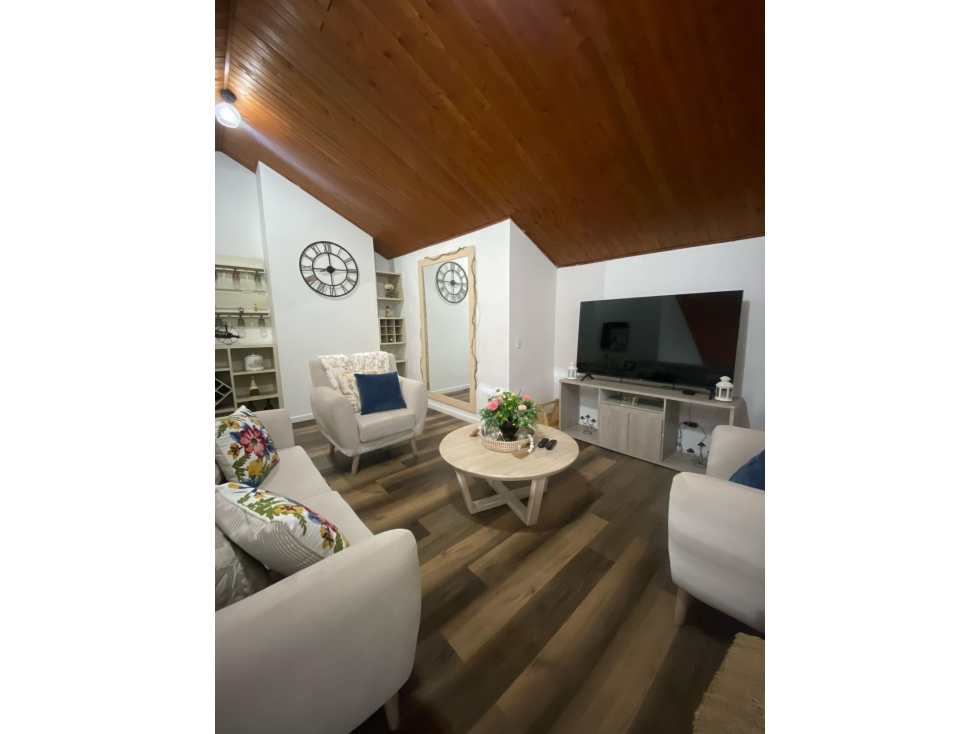 SE VENDE APARTAMENTO EN PINARES