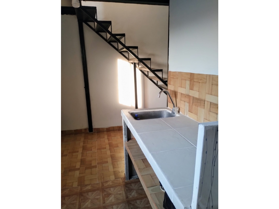 Venta de casa de 3 niveles 4 aptos independientes Camilo Torres — foto 4