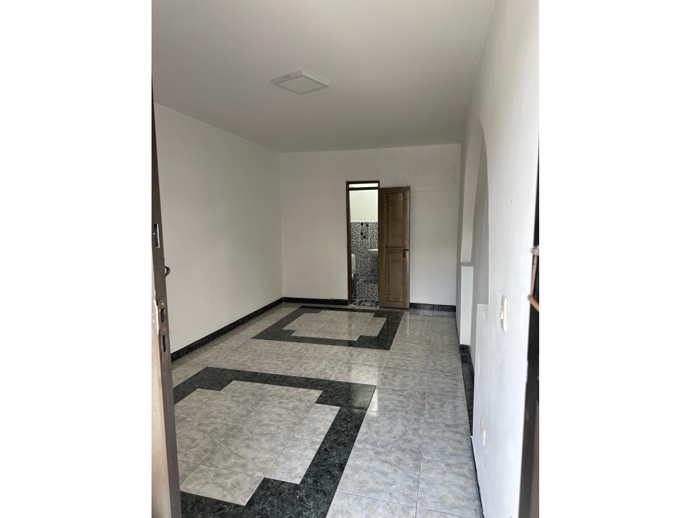 SE VENDE CASA 2 PISOS EN CORALES — foto 2