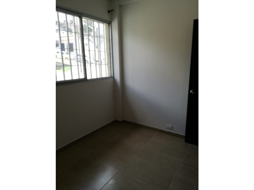 SE VENDE CASA INDEPENDIENTE CERCA CIRCUNVALAR