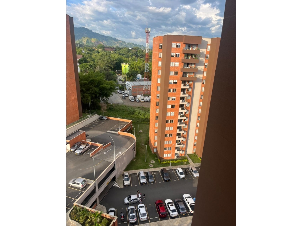 SE VENDE APARTAMENTO EN LA AVENIDA SUR CON EXCELENTE VISTA