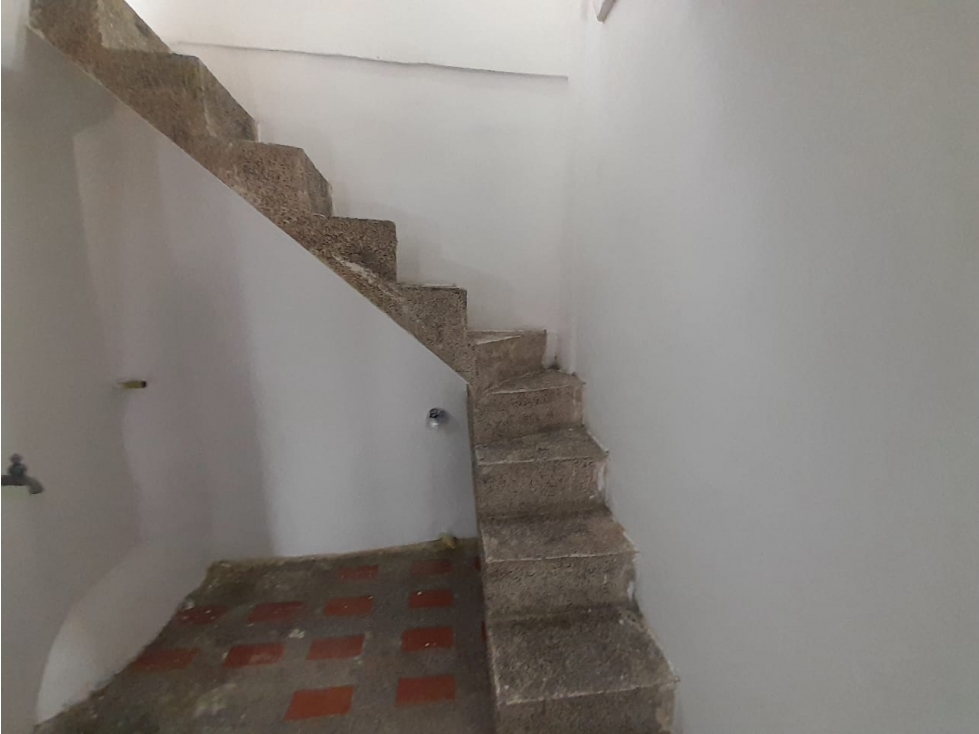 SE VENDE CASA CON VIVIENDAS INDEPENDIENTES EN CARTAGO — foto 2