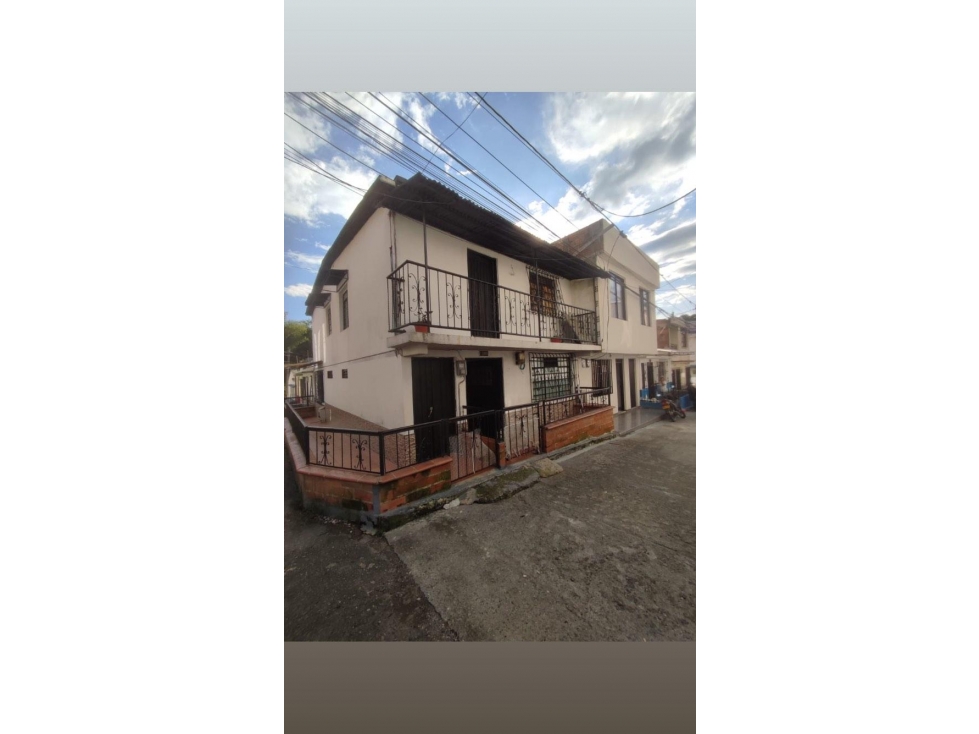 Se vende Casa Esquinera en Frailes Dosquebradas con 2 rentas