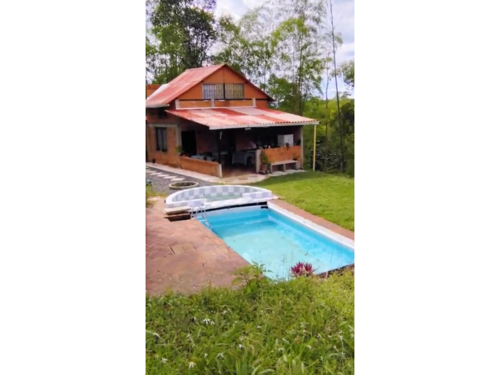 SE VENDE CASA CAMPESTRE EN ALCALA
