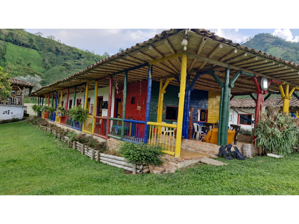 SE VENDE O PERMUTA FINCA EN CHINCHINA PRODUCTIVA AREA 28 CUADRAS
