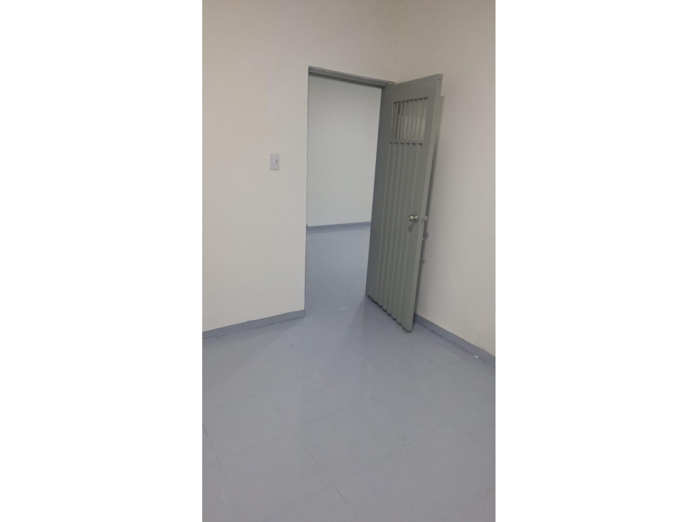 SE ALQUILA LOCAL COMERCIAL EN EL PARQUE DE CUBA AREA 140 m2 — foto 4