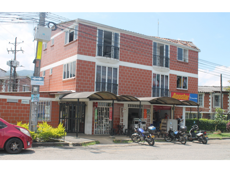 Edificio de tres pisos en venta en Aguazul Dosquebradas - 1