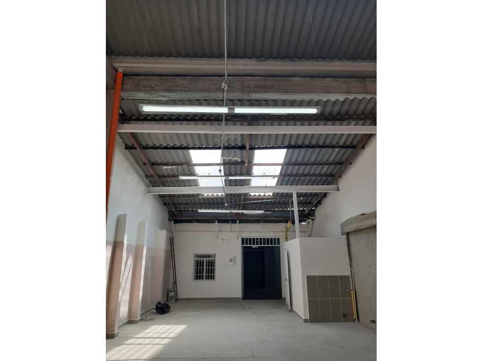 SE VENDE BODEGA AREA 264 M2 CERCA AL VIADUCTO — foto 2
