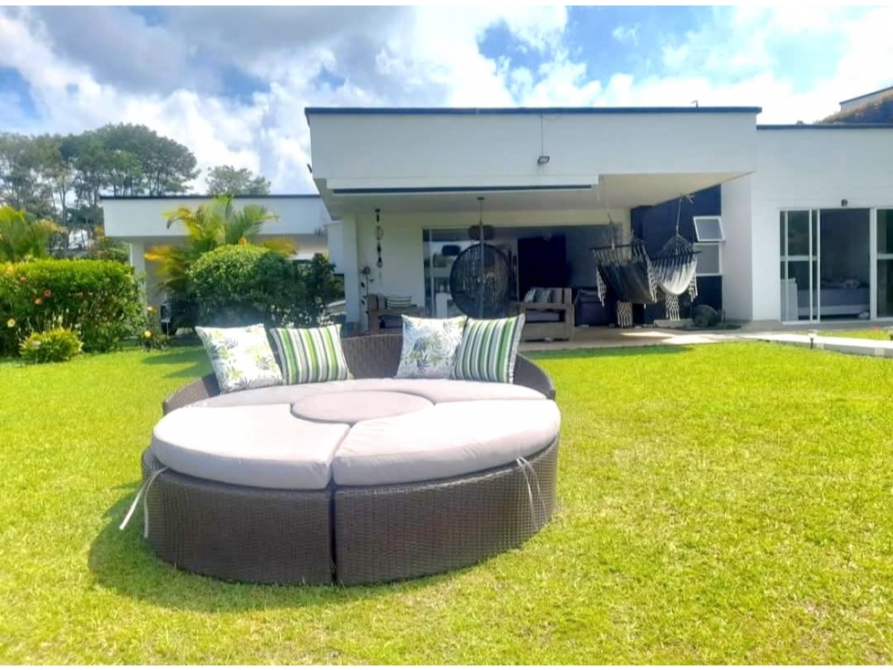 Se vende casa campestre en Pereira por la vía Condina