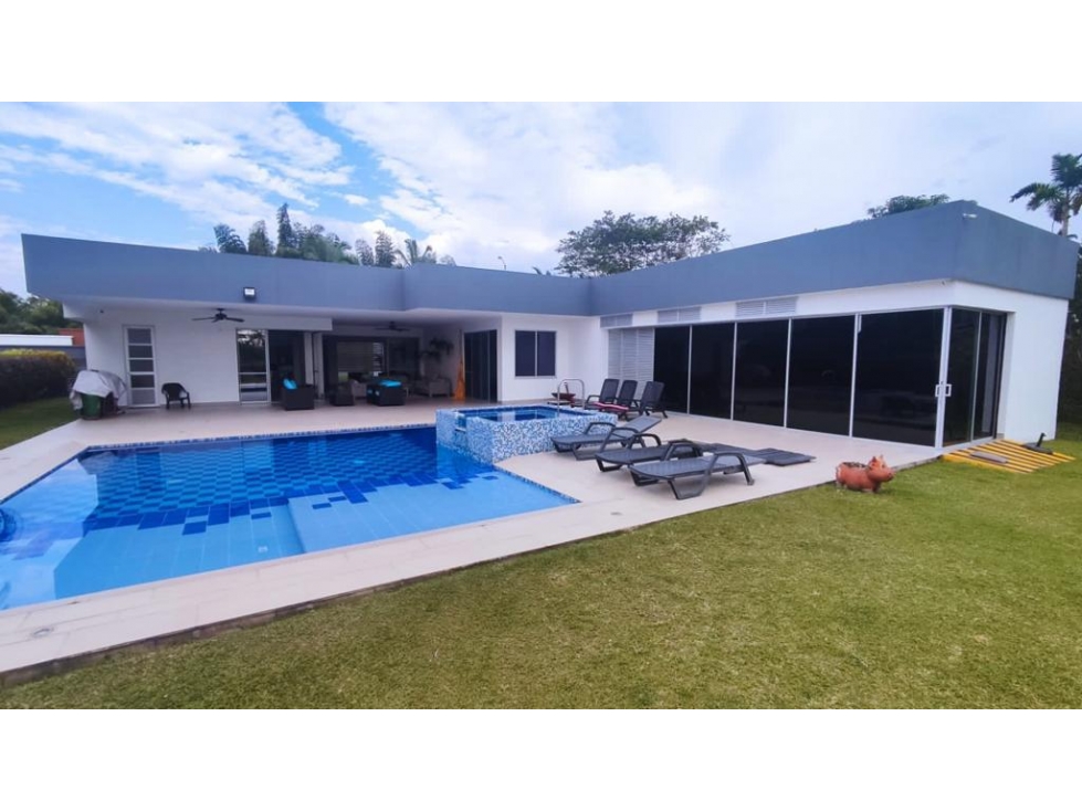 SE VENDE HERMOSA CASA CAMPESTRE EN PUEBLITO CAFETERO