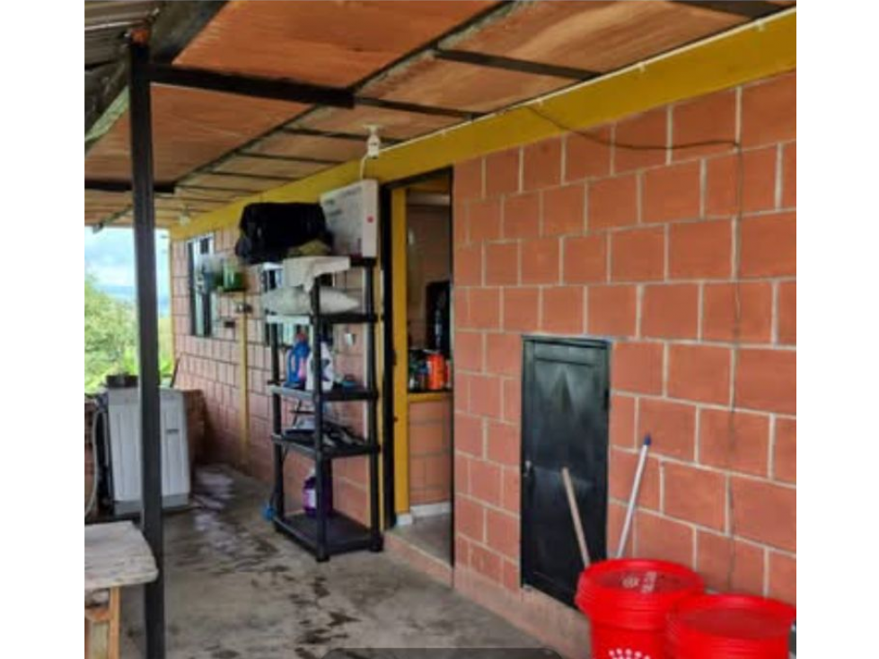 SE VENDE CASA CAMPESTRE EN LA BELLA CON ESCRITURA PROPIA
