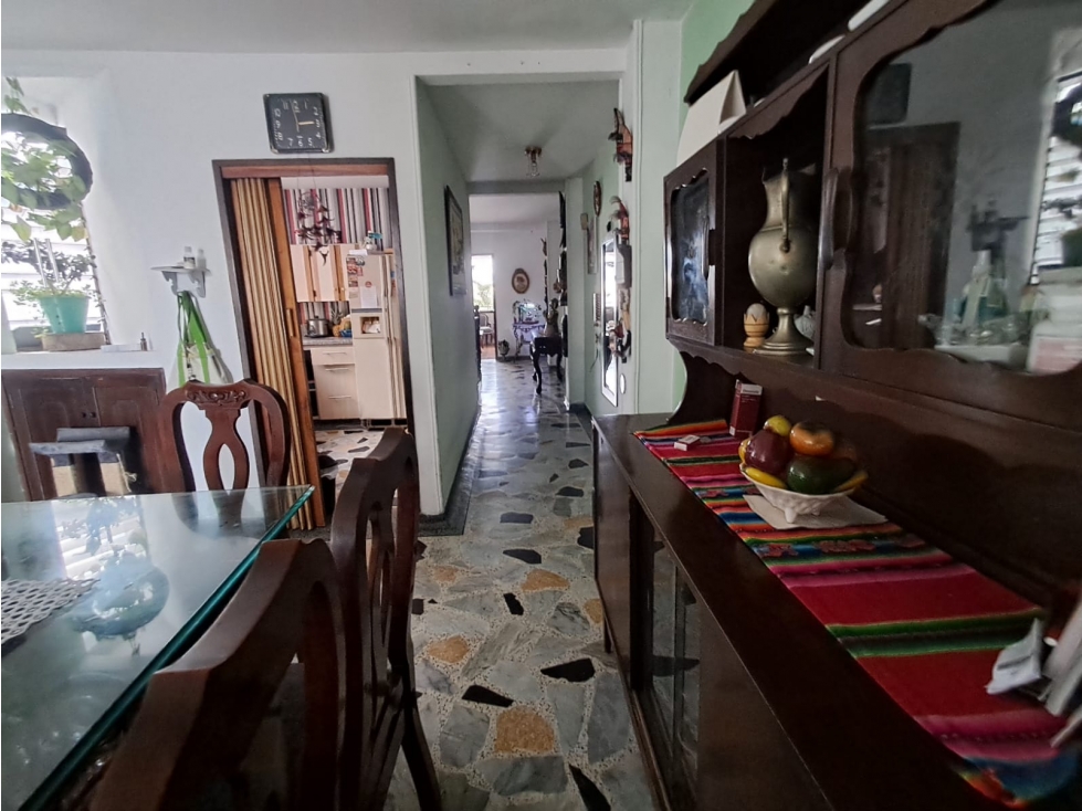 SE VENDE CASA CON LOCAL Y APARTAMENTOS INDEPENDIENTES CUBA
