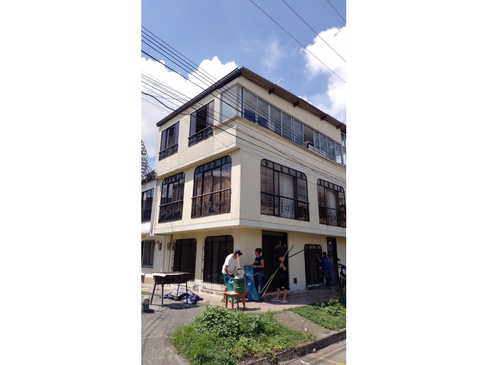 SE VENDE CASA CON VIVIENDAS INDEPENDIENTES CUBA