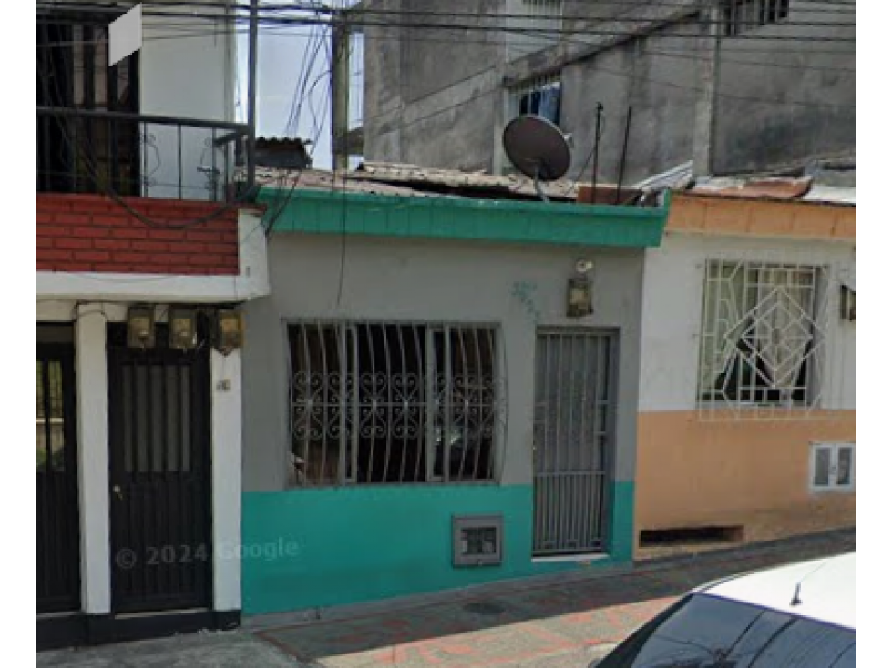 Se vende casa amplia en zona central de Pereira