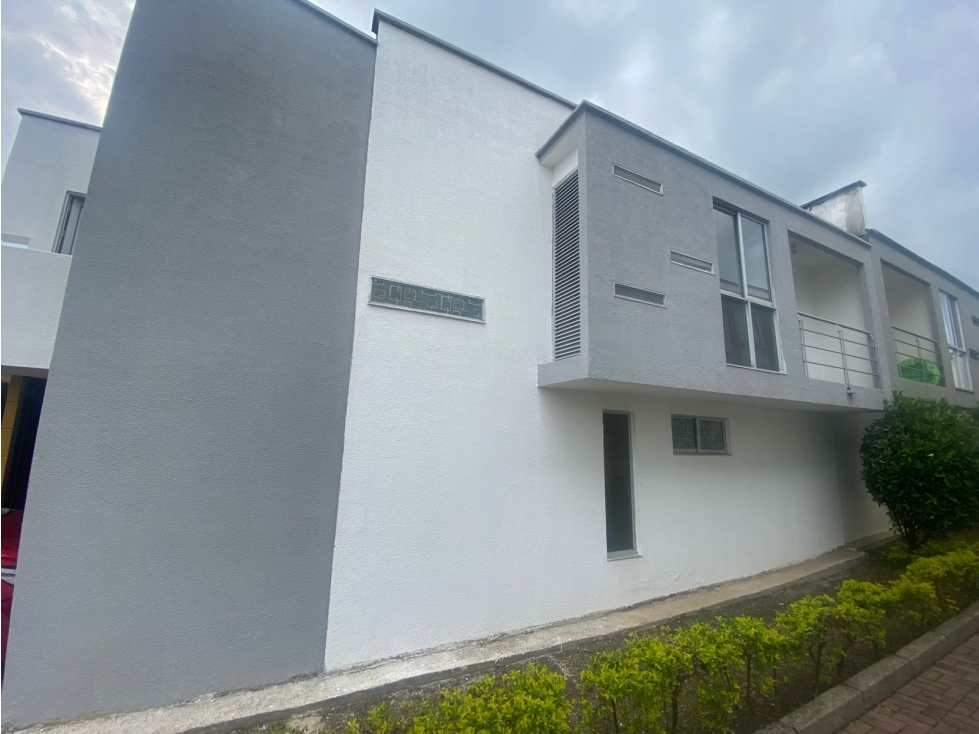 SE VENDE CASA EN MIRADOR DEL COLIBRI DOSQUEBRADAS