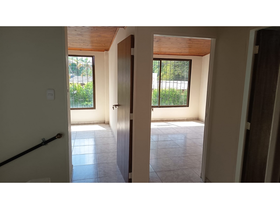 SE VENDE CASA DUPLEX EXCELENTE UBICACIÓN PEREIRA