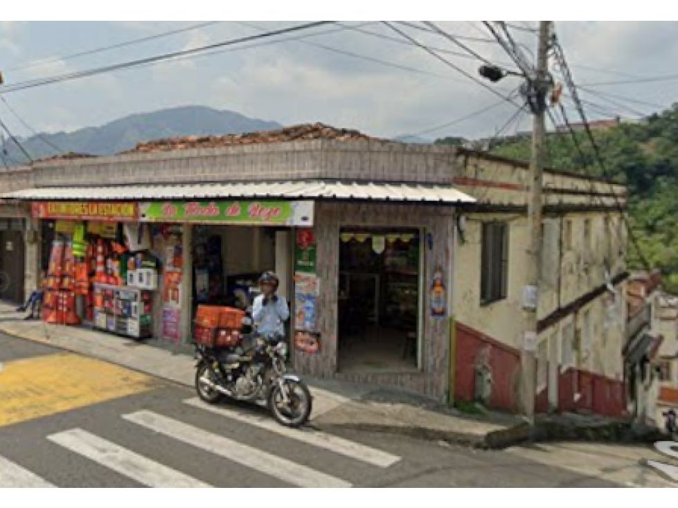 SE VENDE CASA COMERCIAL EN EL CENTRO DE PEREIRA