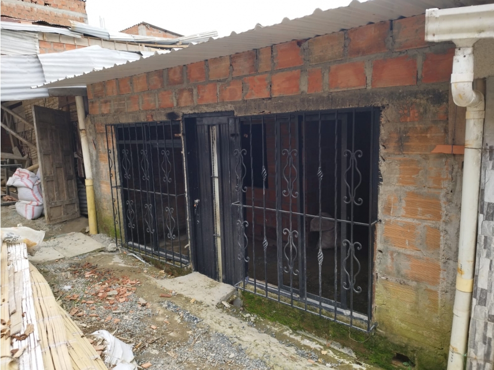 Se vende casa para terminar en Pereira 2 hab