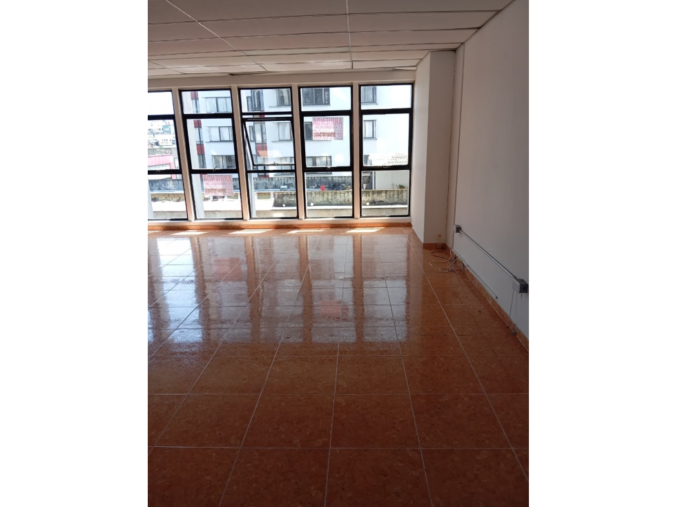 SE VENDE OFICINA EN EL CENTRO DE PEREIRA PISO 7