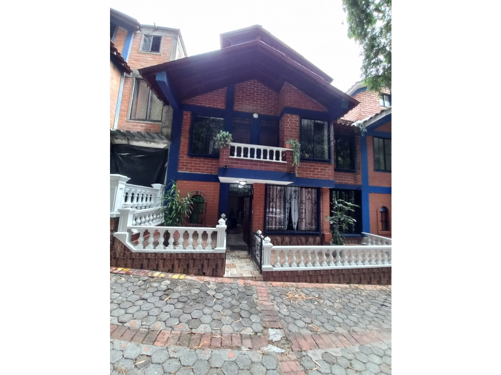 SE VENDE CASA EN QUINTAS DE JARDIN COLONIAL