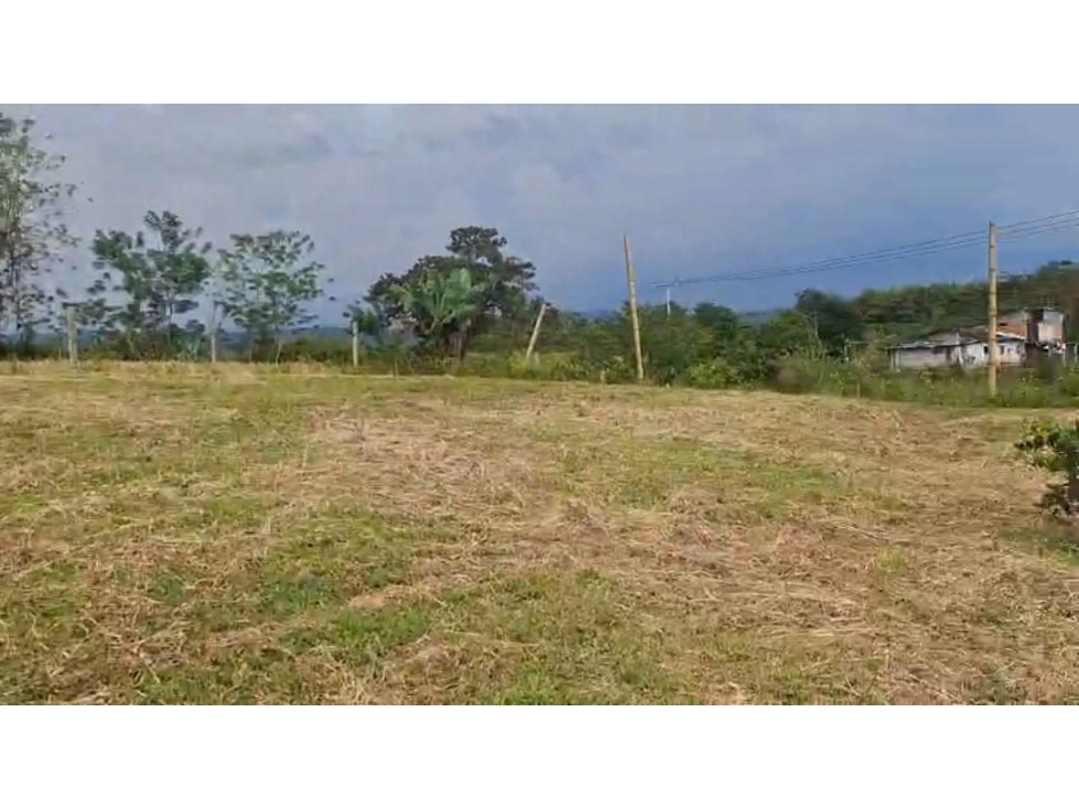 Se vende lote esquinero 1.209 m² en Alcalá