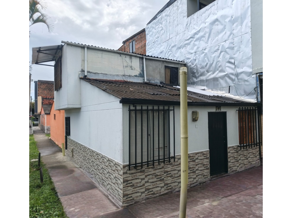 Se vende casa esquinera con apartaestudio en Pereira