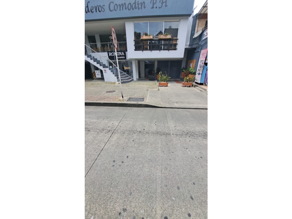 SE VENDE LOCAL COMERCIAL CON RENTA CENTRO DE PEREIRA