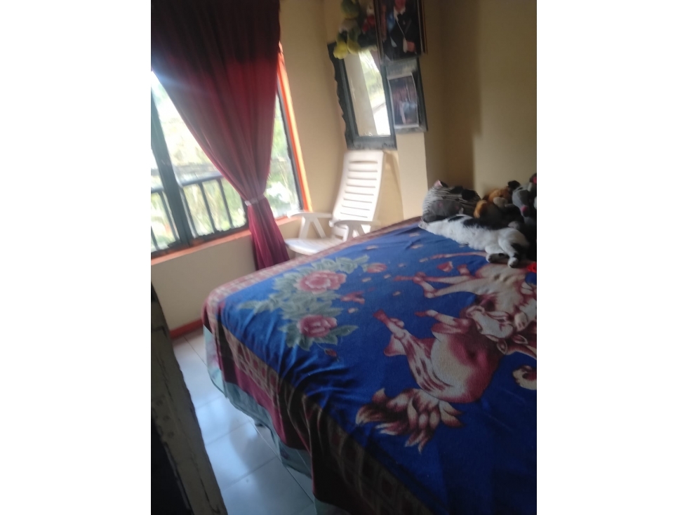 SE VENDE CASA AMPLIA CERCA AL CENTRO