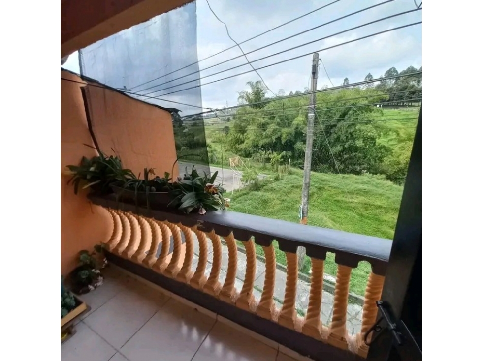 SE VENDE CASA EN BARRIO LA HERMOSA EXCELENTE UBICACION — foto 3