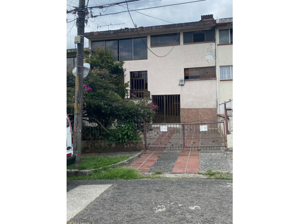 SE VENDE CASA PARA INVERTIR SECTOR MARAYA CERCA AL AEROPUERTO