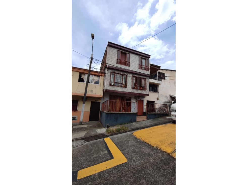 SE VENDE CASA EN ALFONSO LOPEZ DE 3 VIVIENDAS INDEPENDIENTES