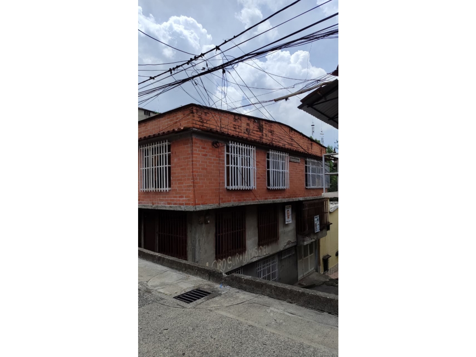 SE VENDE CASA ESQUINERA CON VIVIENDAS INDEPENDIENTES EN ALFONSO LOPEZ