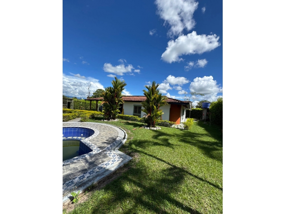 SE VENDE HERMOSA CASA CAMPESTRE VIA ALCALA