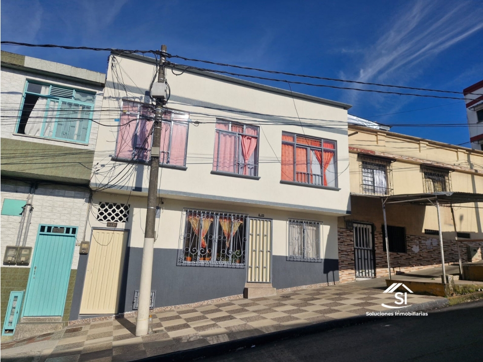 SE VENDE CASA DE 2 PISOS INDEPENDIENTES CERCA AL CENTRO