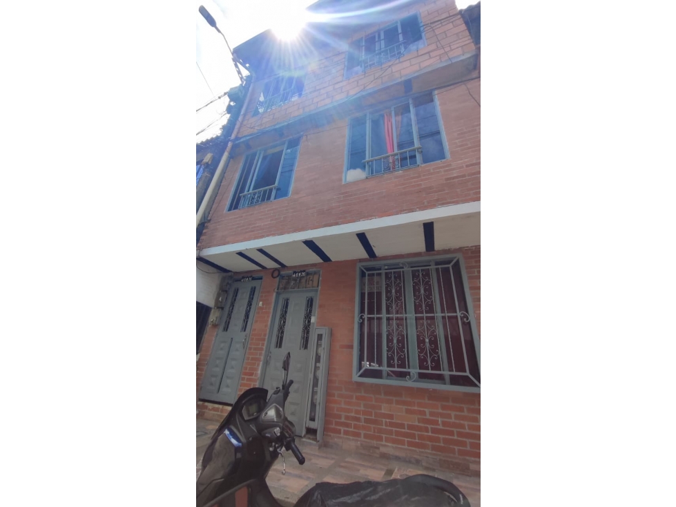 SE VENDE CASA DE 3 PISOS INDEPENDIENTES EN CUBA