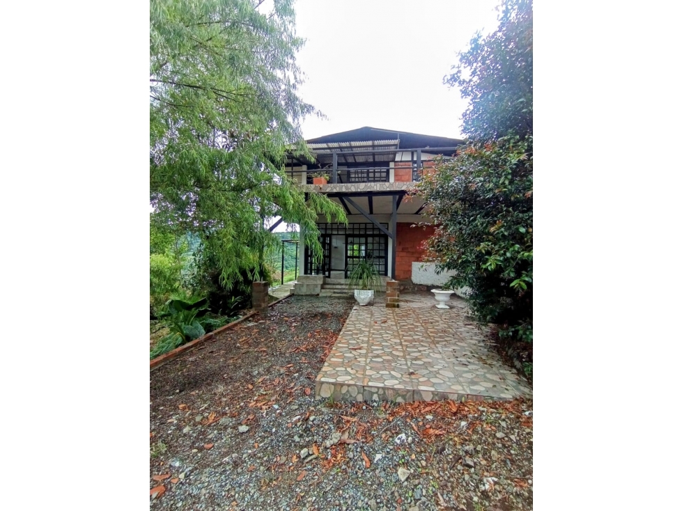 Se vende hermosa casa de campo por la florida via la bananera