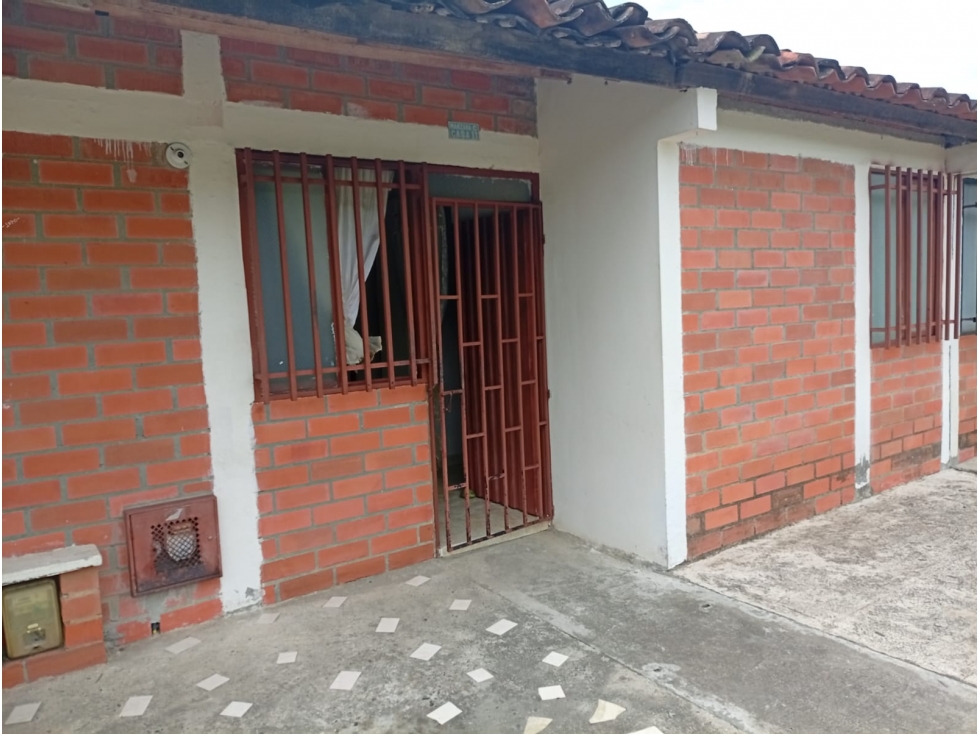 Se Vende Casa Económica De 3 Habitaciones En La Victoria