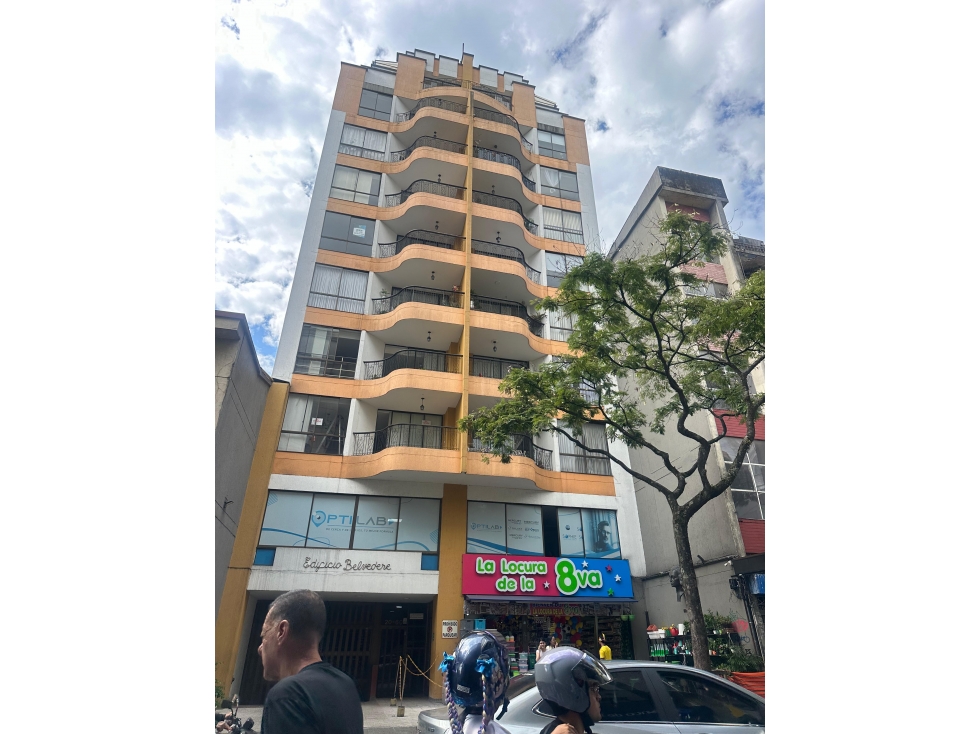 SE VENDE APARTAMENTO EN EL CENTRO AREA 136 M2 PARQUEADERO ASCENSOR