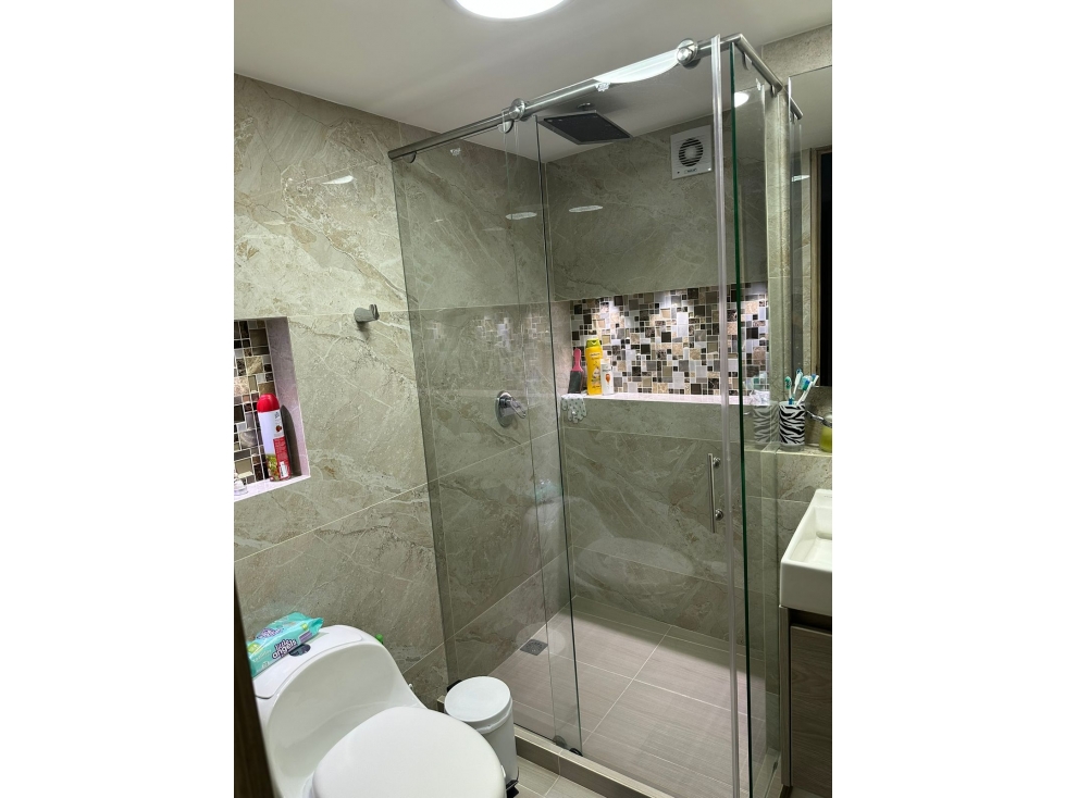 SE VENDE APARTAMENTO EN PINARES EXCELENTE ACABADOS AREA 134 M2 — foto 2