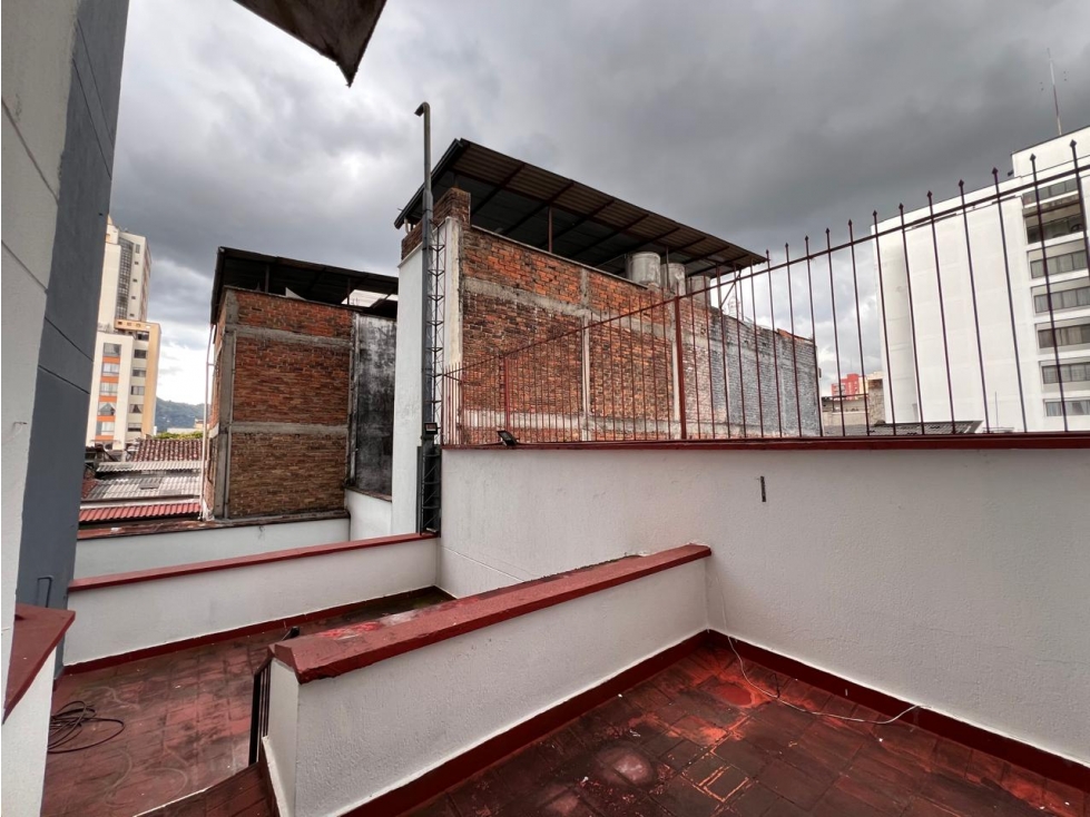 SE VENDE APARTAMENTO EN EL CENTRO REMODELADO AREA 187M2 — foto 2