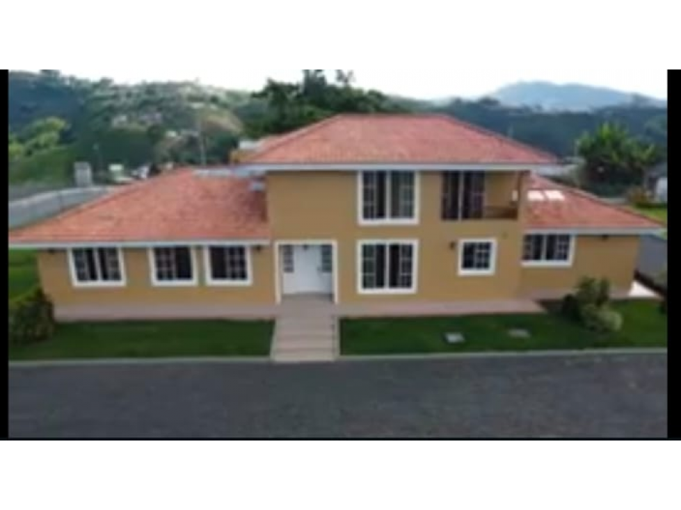 SE VENDE ESPECTACULAR CASA CAMPESTRE EN CONJUNTO CERRADO VIA ARMENIA
