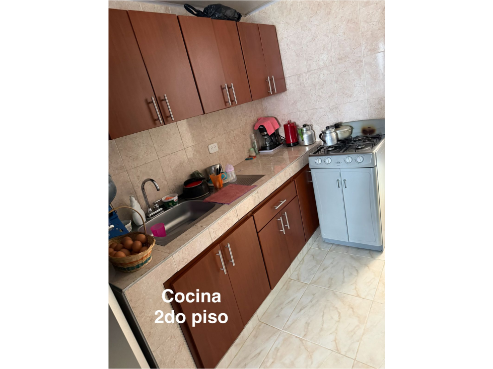 SE VENDE CASA EN CUBA CON VIVIENDAS INDEPENDIENTES MUY BIEN UBICADA