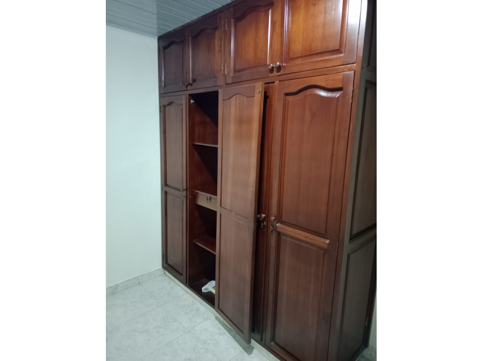 SE VENDE CASA ESQUINERA CERCA AL CENTRO