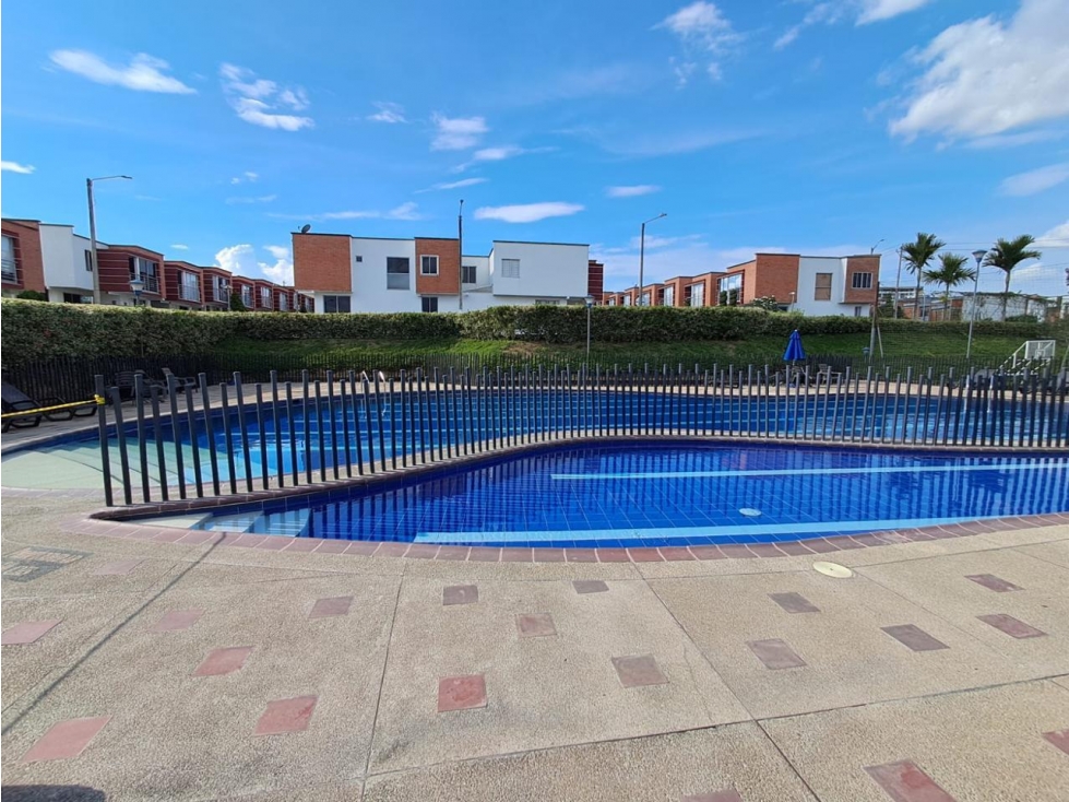 SE VENDE HERMOSA CASA DUPLEX CONJUNTO CERRADO SECTOR GALICIA PEREIRA