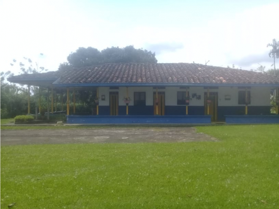 Se vende hermosa casa campestre en la palmilla