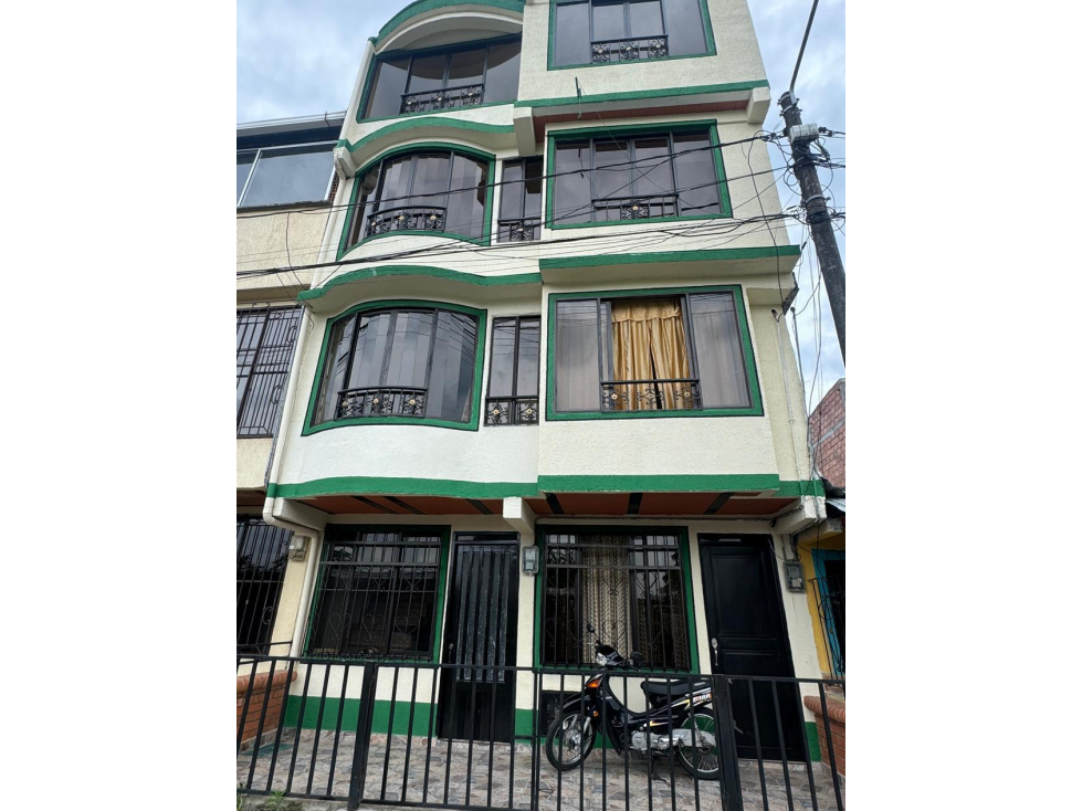 SE VENDE CASA DE 4 PISOS EN CUBA