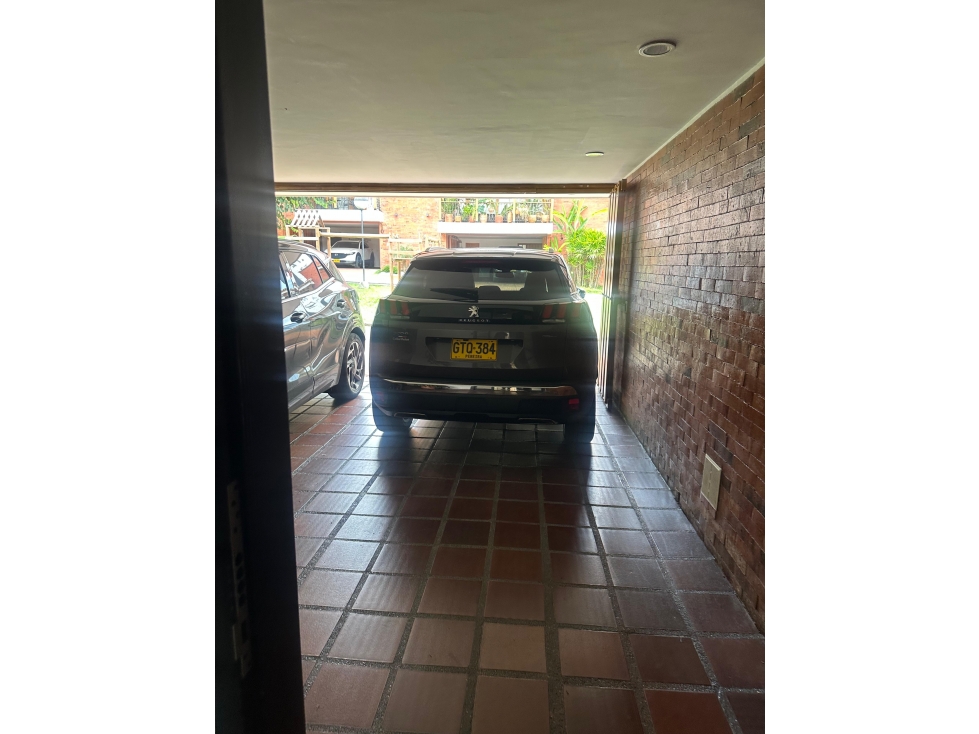 SE VENDE CASA EN LOS ALAMOS EN CONJUNTO CERRADO AREA 278 M2 - 2
