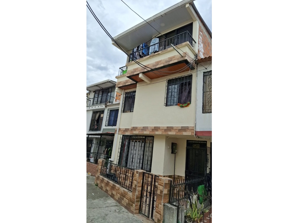 SE VEND CASA EN CUBA CON VIVIENDAS INDEPENDIENTES