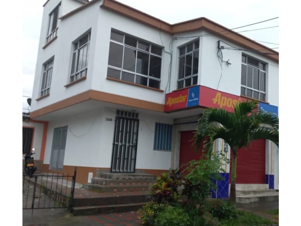 SE VENDE CASA EN EL JARDIN
