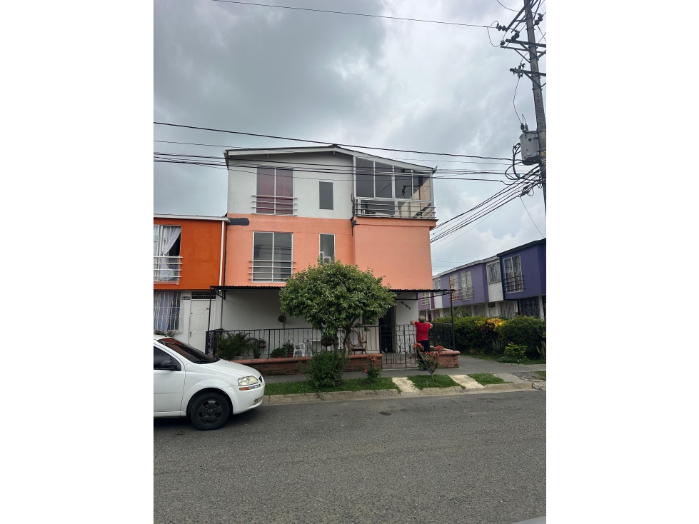 SE VENDE CASA EN CUBA EN CONJUNTO ABIERTO VEHICULAR